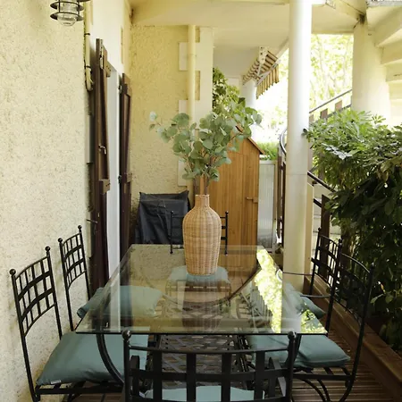 Le Patio D'elio, *